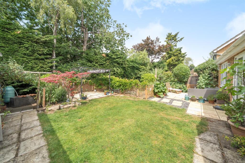 4 Old Oak Drive, Silverstone (9).jpg