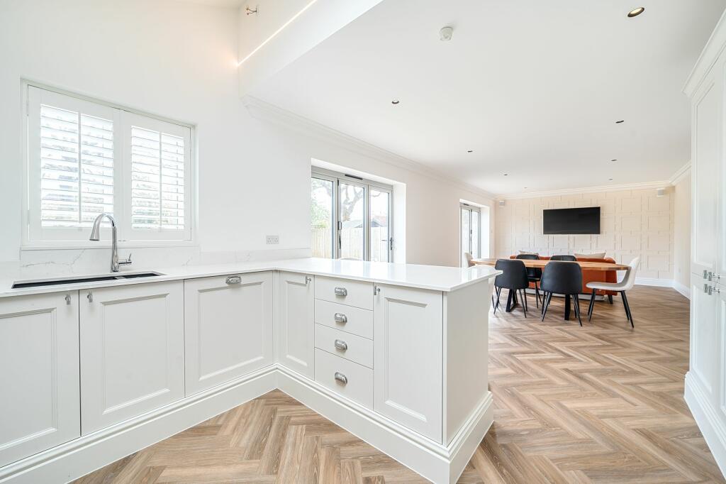 Kitchen / Dining / Lounge