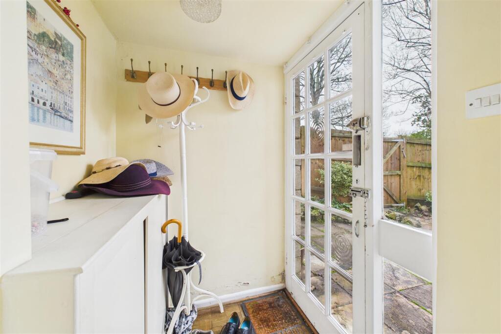 Garden Flat, 63 Newbridge Hill, Newbridge, Bath BA