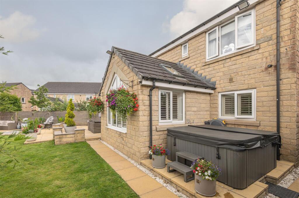 26 - 9 Hazel Fold BD13 2FE.jpg
