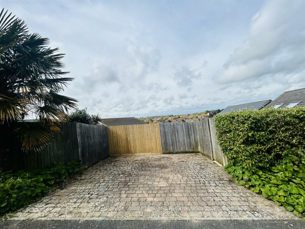 01323 438506