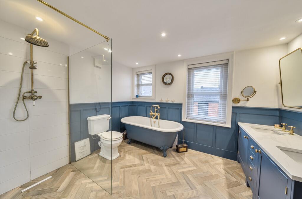 EweMove Harrogate Bathroom
