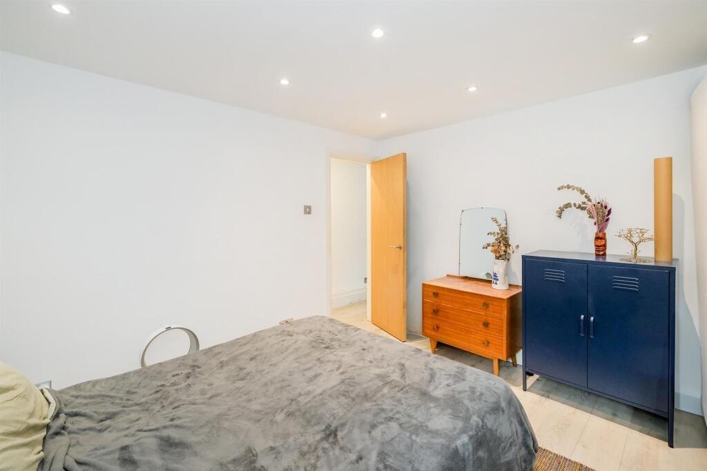 Flat 1, 85 Fairlop Road-5_web.jpg