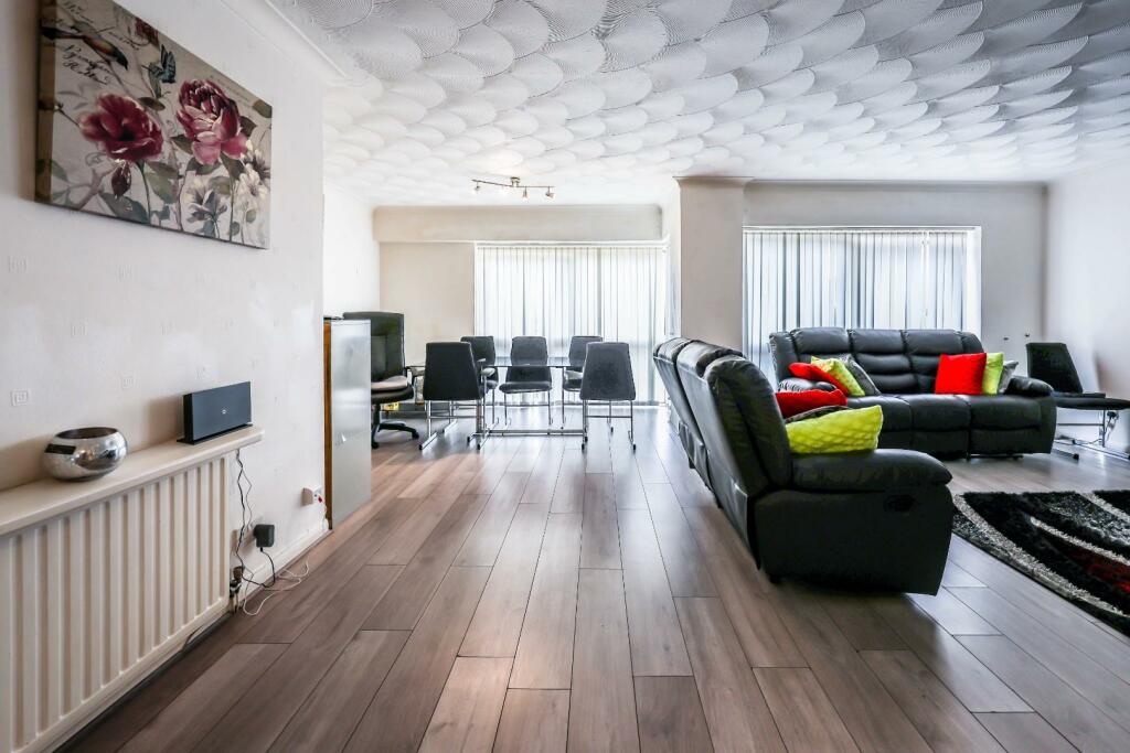 Kitchen/Lounge