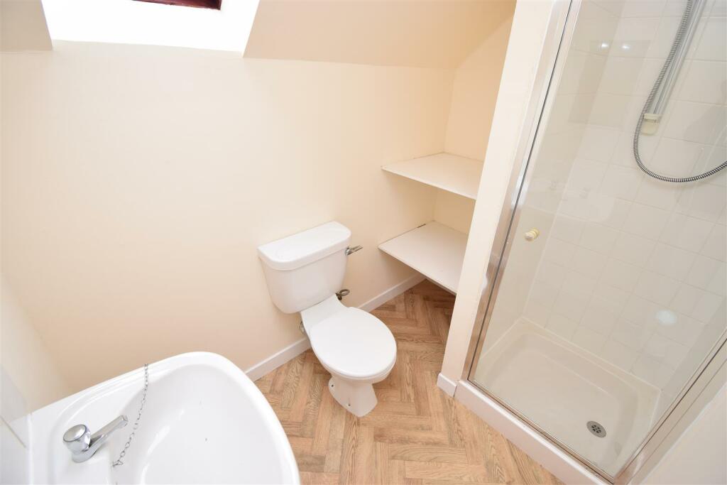 SHOWER ROOM.JPG