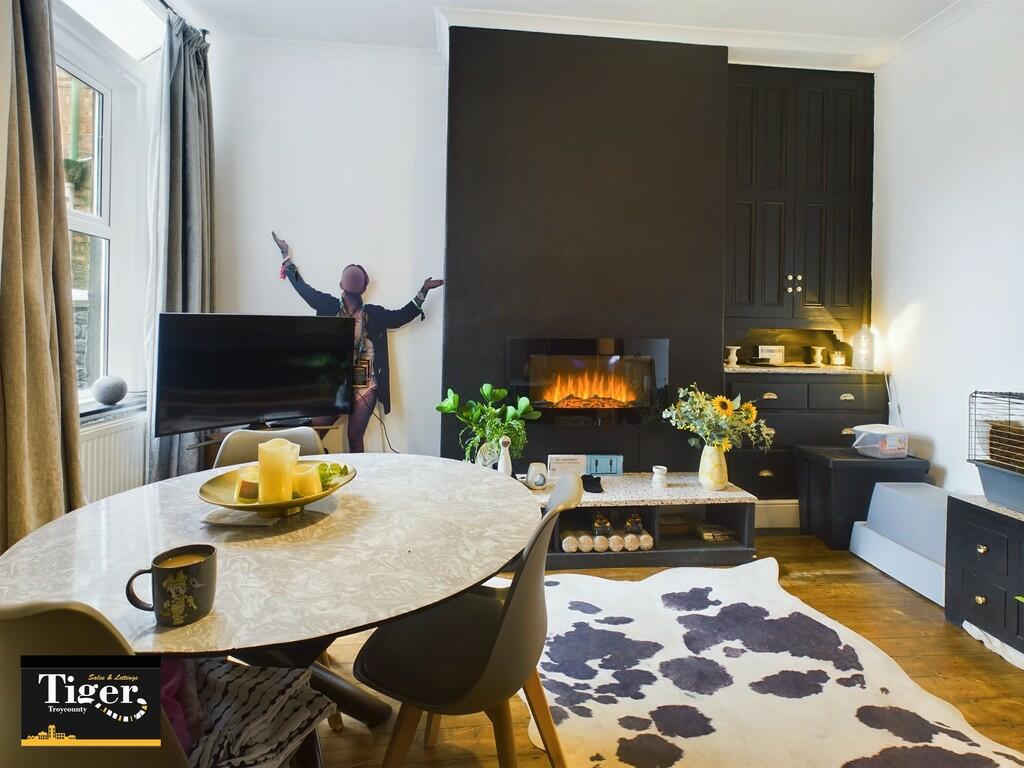 CAM02176G0-PR0176...