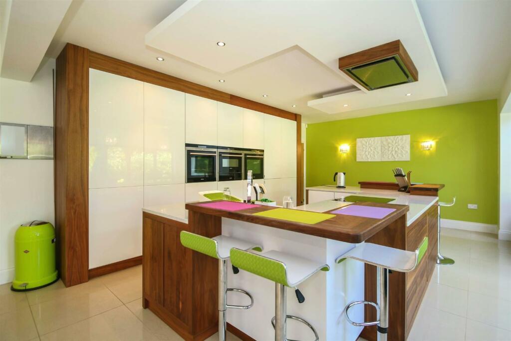 Kitchen Area Aspect 2.jpg