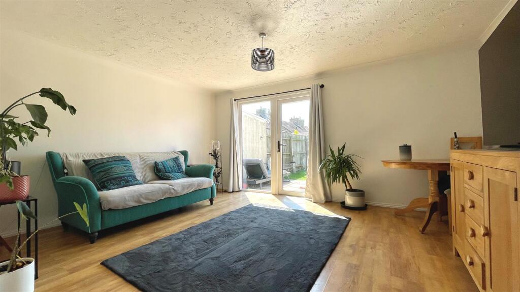 Living room 2.jpg