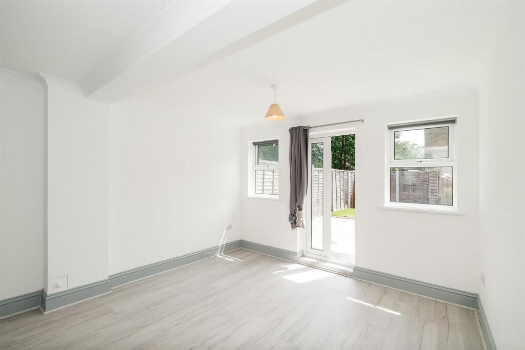 78-80 Spruce Hills Flat 1-15_web.jpg