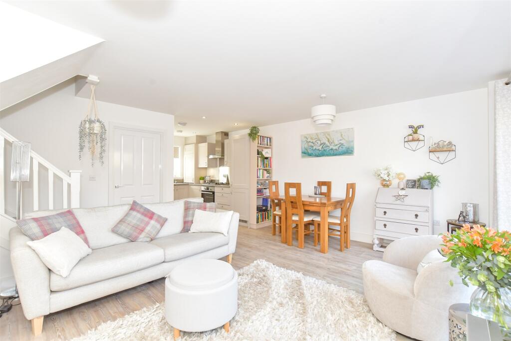 Lounge/ Kitchen
