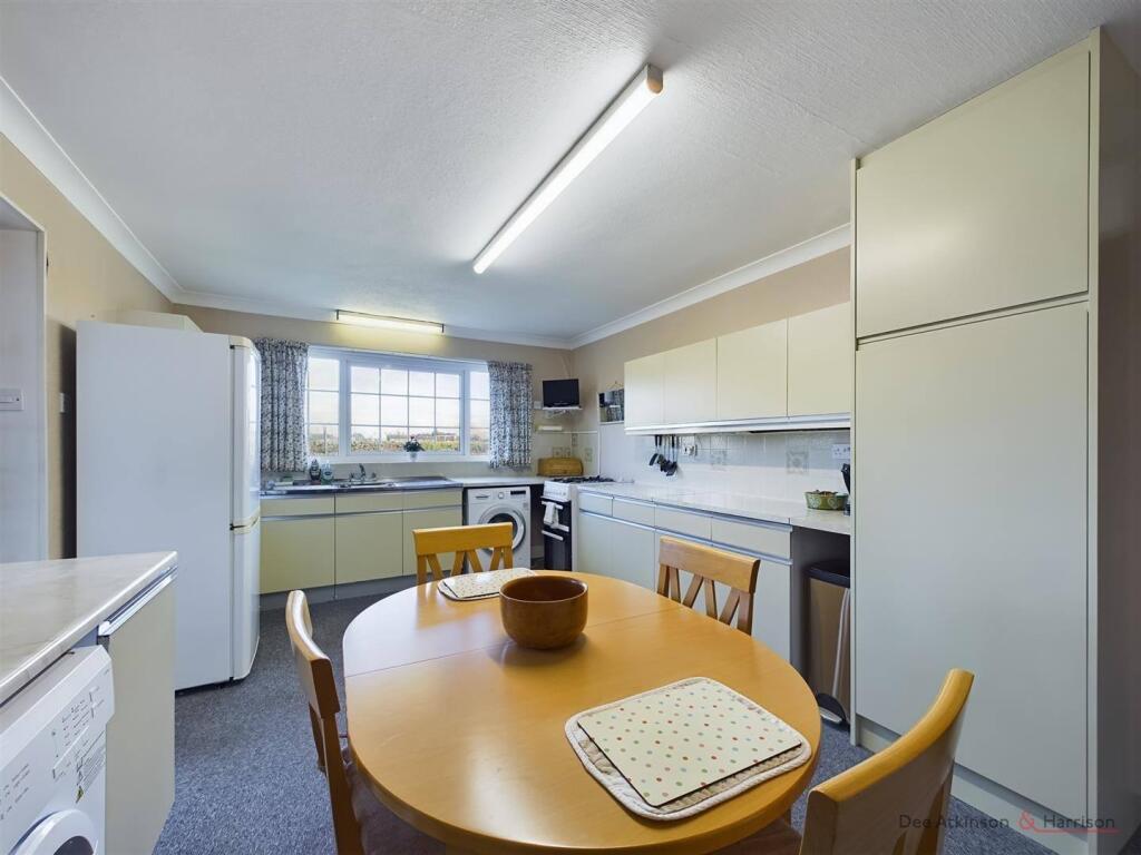 Kitchen/Dining Area
