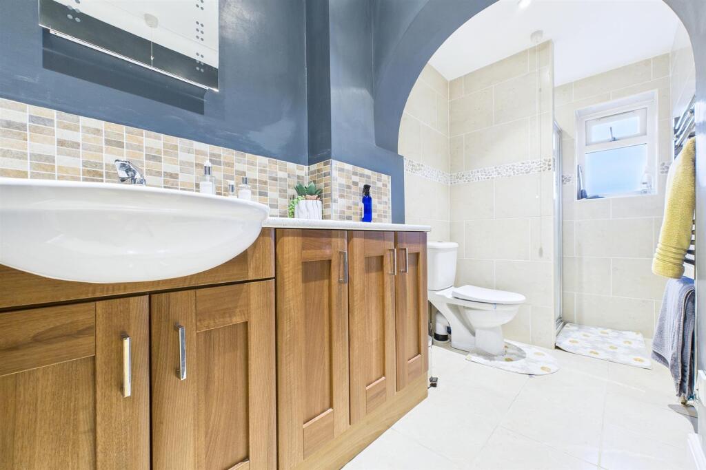 Shower Room.jpg