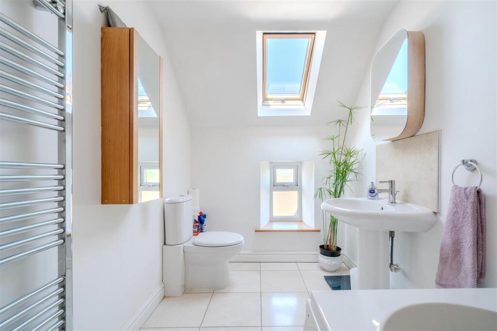 Bathroom1.jpg