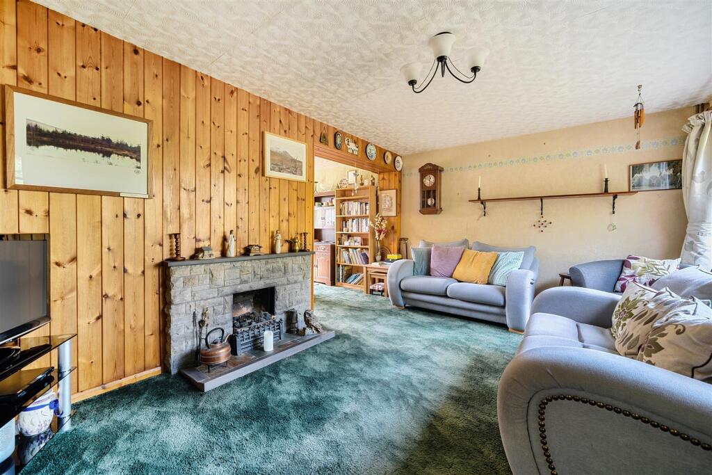 37 Holyoake Drive, Heather