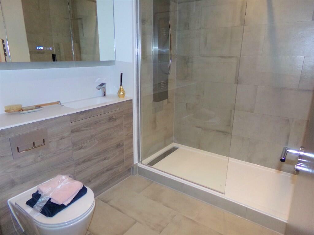 Sample En Suite