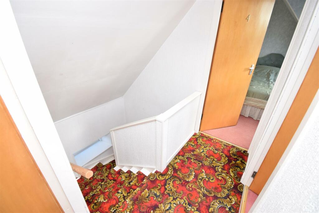 SECOND FLOOR LANDING.JPG