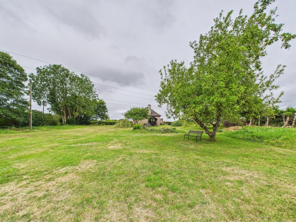 3-bedroom detached bungalow  (25).jpg