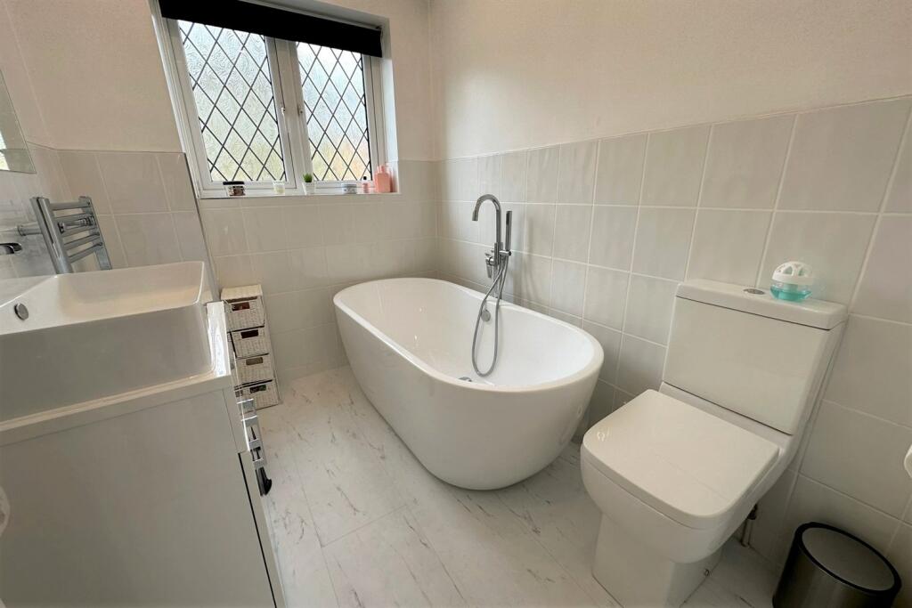 En-Suite Bathroom