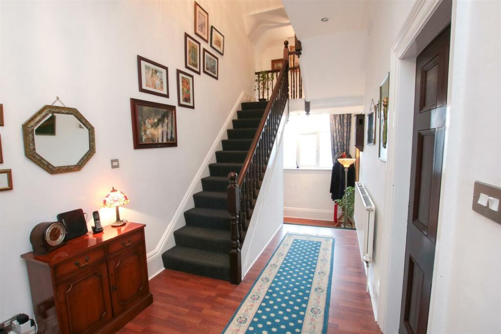 LONG INNER HALL