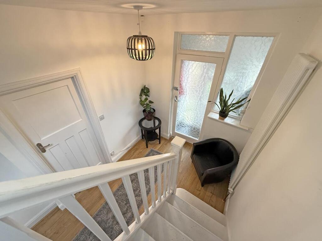 Cresthill Road 6 - Entrance Hall 3.jpg