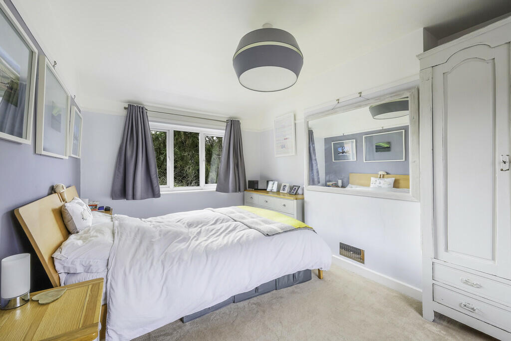 Master Bedroom (2...