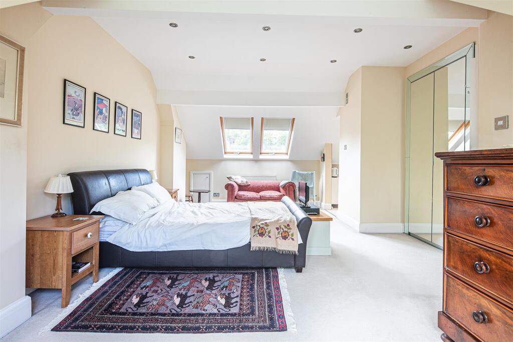 Principal bedroom