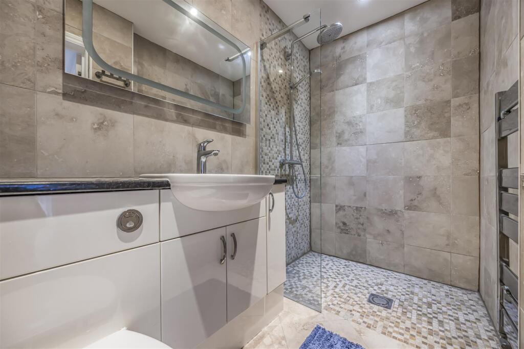 1 Sunnyfields, Central Road, Drayton-PorticoMarket