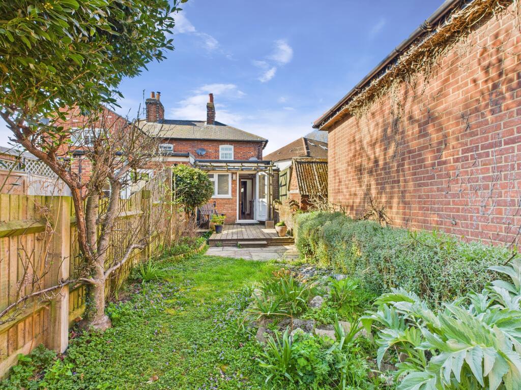 CAM02909G0-PR0374-STILL012