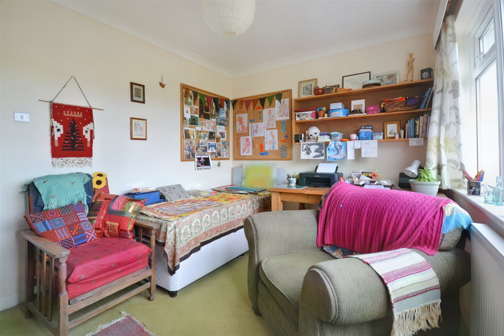 Bedroom Two /Study