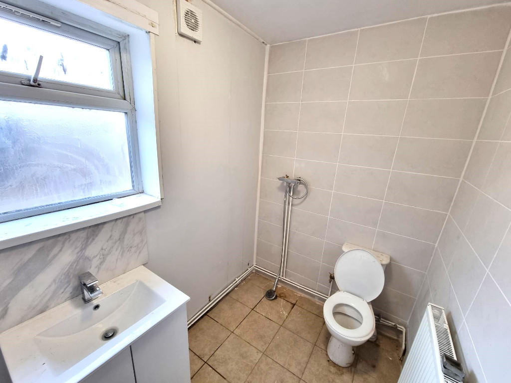 1st Floor Bathroom