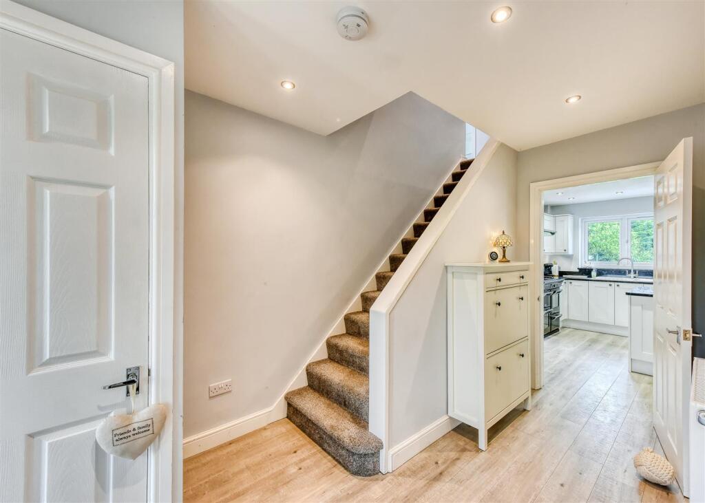 16 Rudge Road-hall2.jpg
