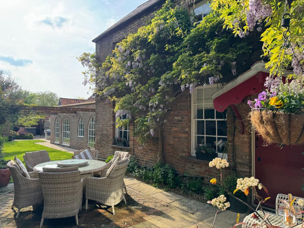 Garden, 12 High Street, Stilton