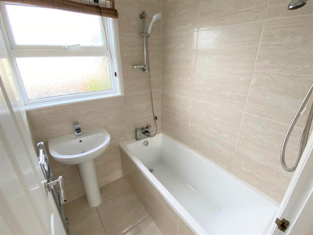 26 Dale Road Bathroom