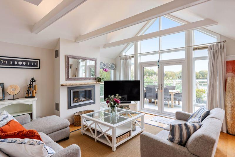 Living area to deck
