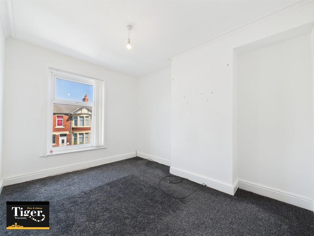 CAM02176G0-PR0583...