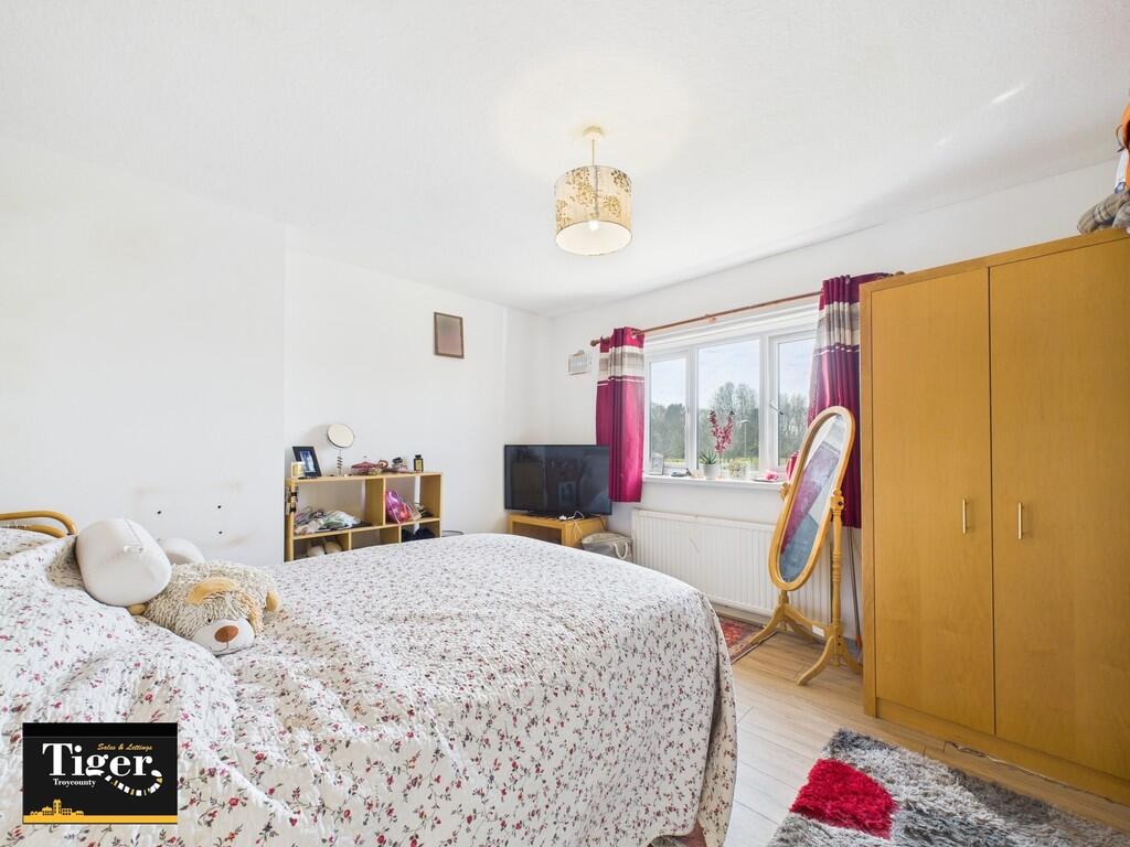 CAM02176G0-PR0526...