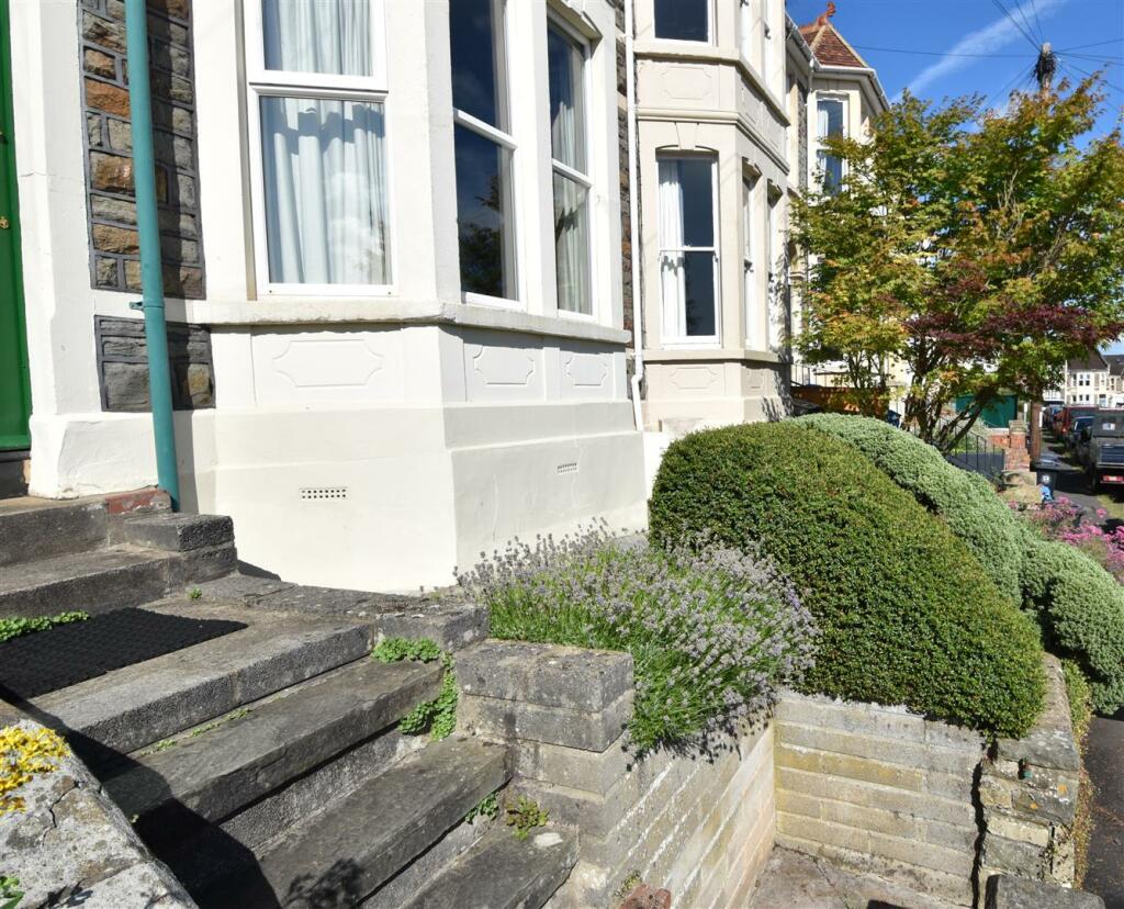 Front garden and steps.jpg