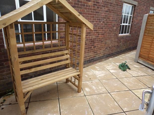 8TheBullCourtyardGarden