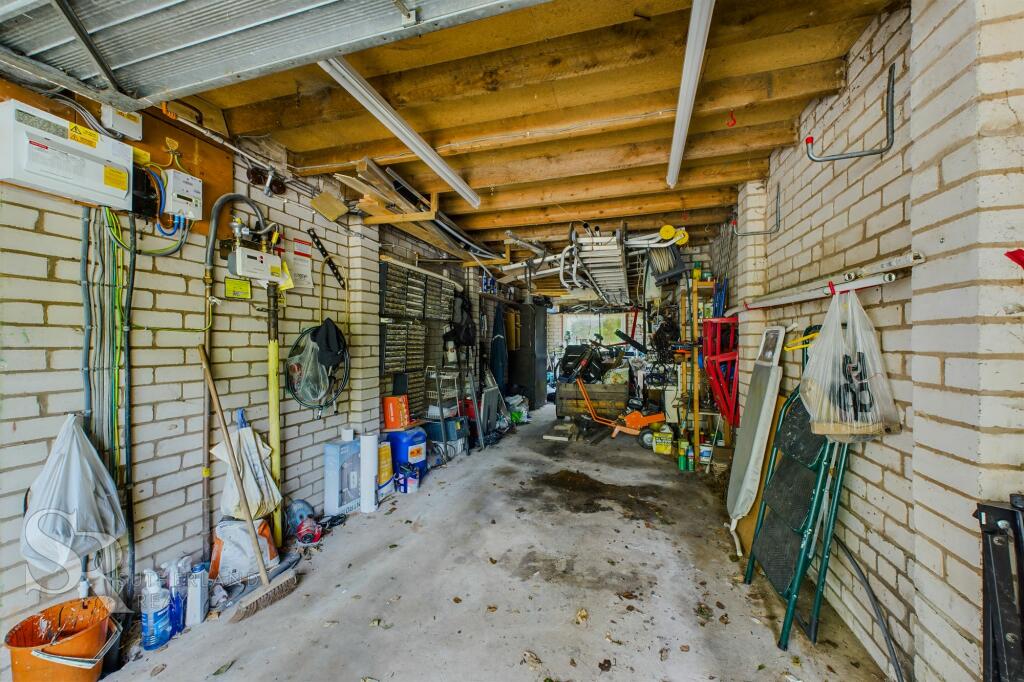 Garage / Workshop
