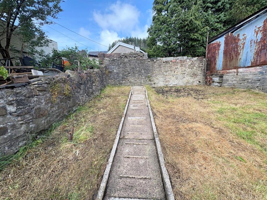 Rear Garden c.jpg