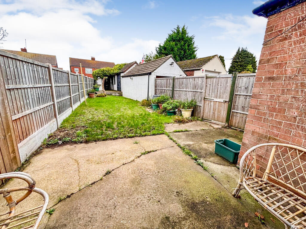 15 Woodland View - Back T202511071418.jpg