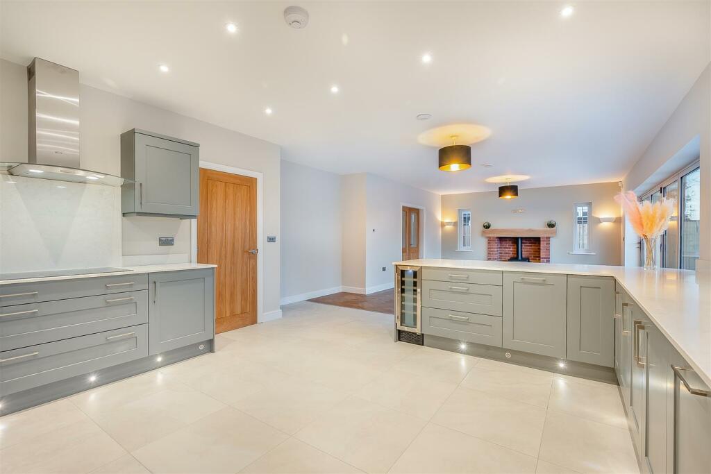 8581130-interior31.jpg