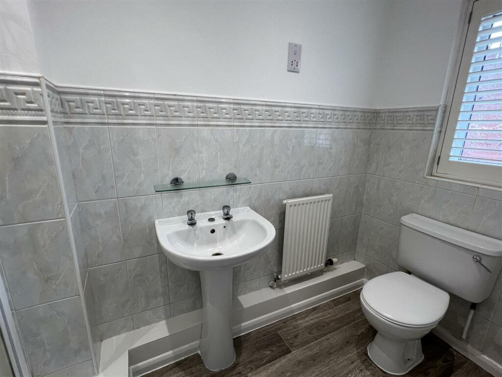 En-Suite B.JPG