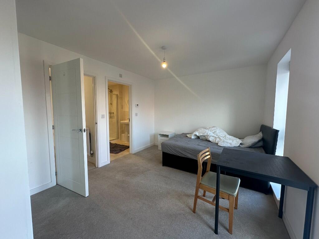 1/F ensuite 1