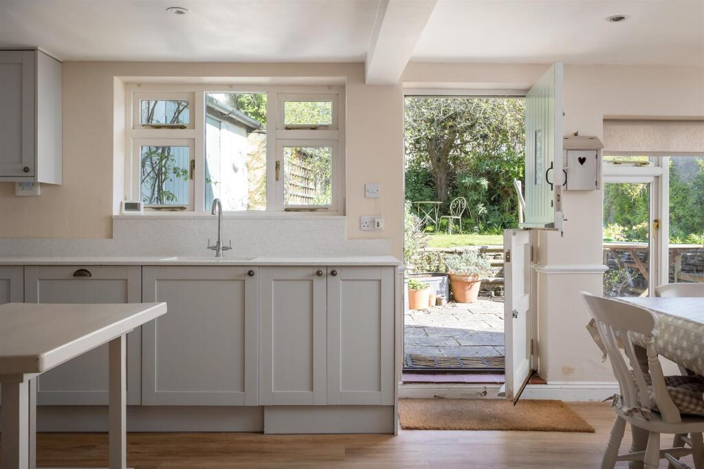 16 - Kates Cottage - GL54 3HE - Web.jpg