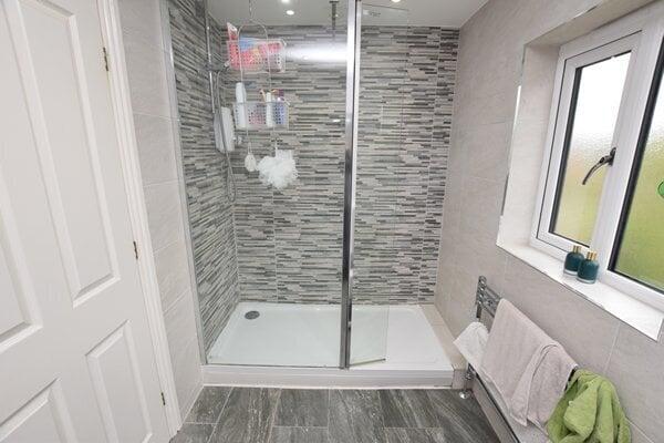 en-suite shower room