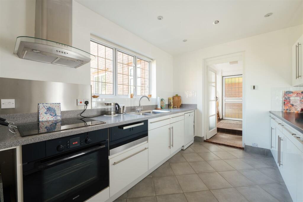 31 Benslow Rise, Hitchin-10.jpg