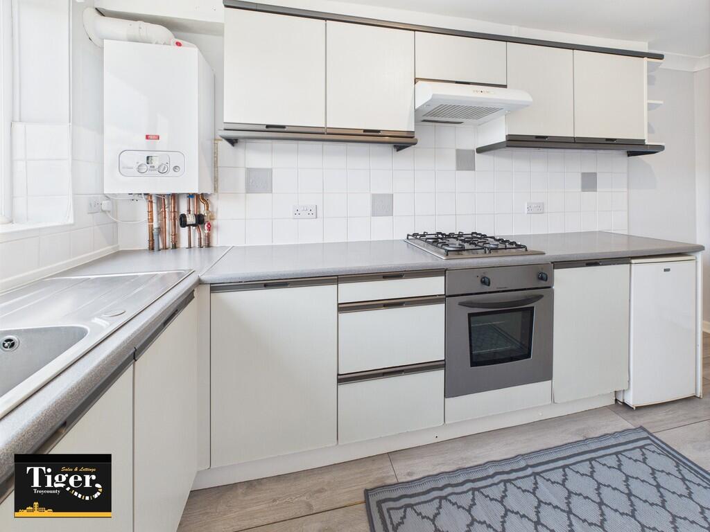 CAM02176G0-PR0643...