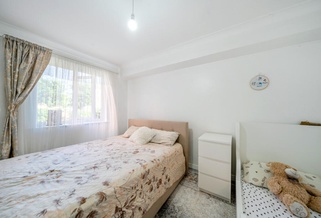 15-6823654bb5526-...