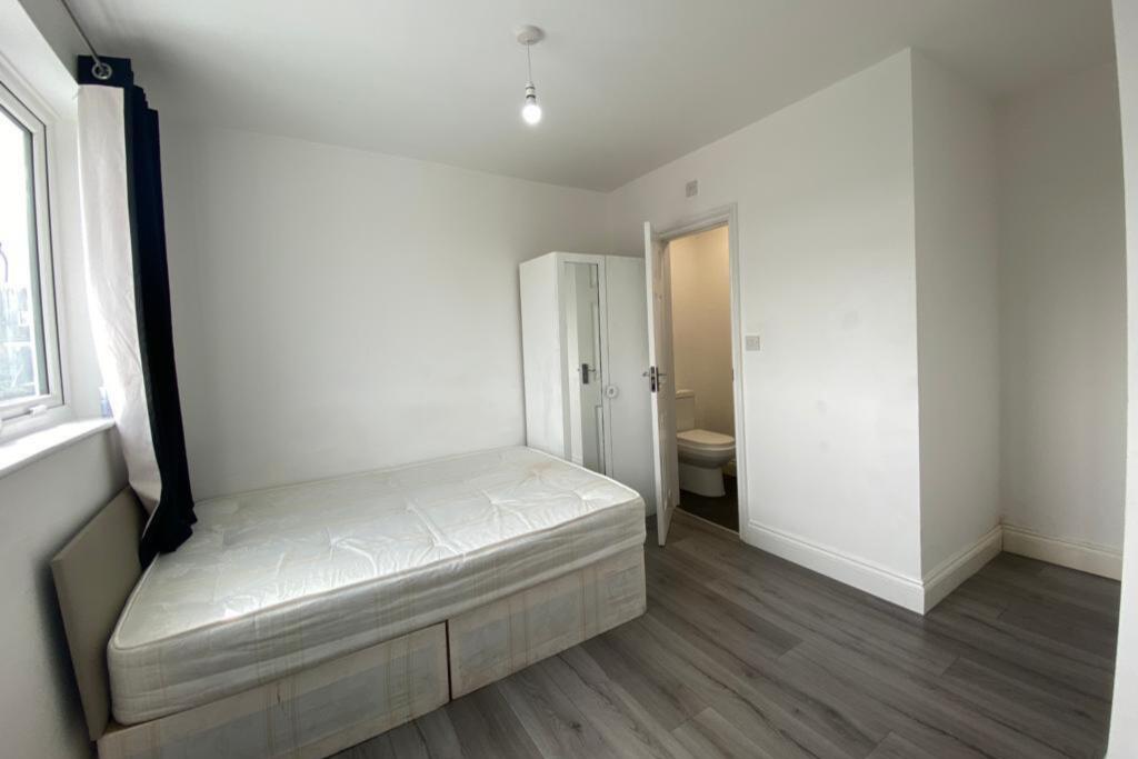 12 Sunningdale Avenue, Feltham, TW13 5JT